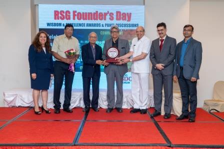 Award to Dr Karkhanis by Dr Sancheti, Dr Ram Prabhoo, Dr Shrikhande